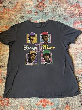 Old Navy Grey Boyz II Men Graphic Short Sleeve Tee with Multicolor Artwork